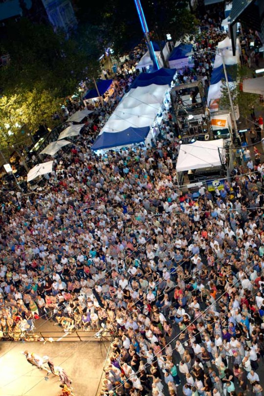 Glendi-Crowd